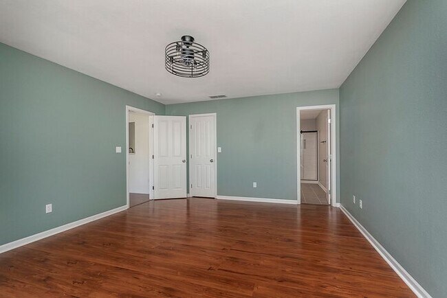 Building Photo - Updated 3 Bedroom Ranch on a Cul-De-Sac in...