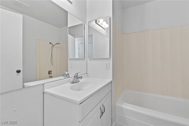 Building Photo - 4705 E Washington Ave