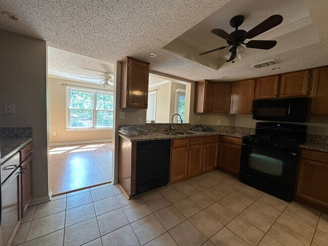 Building Photo - 7024 Somerset Cir