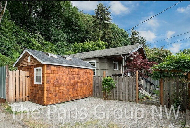 Building Photo - Adorable 3br, 2ba West Seattle Remodel * B...