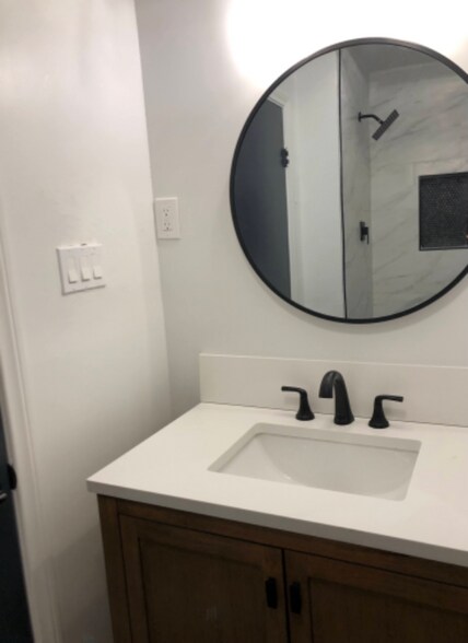 Building Photo - 1484 Ahart St