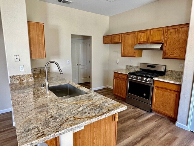 Building Photo - Northwest Dream Home!!!! 3+2 Granite Counters, Hardwood Floors, 3 Car Garage, RV Parking, and New...