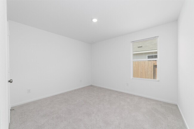 Building Photo - 12410 Mountain Daisy Rd