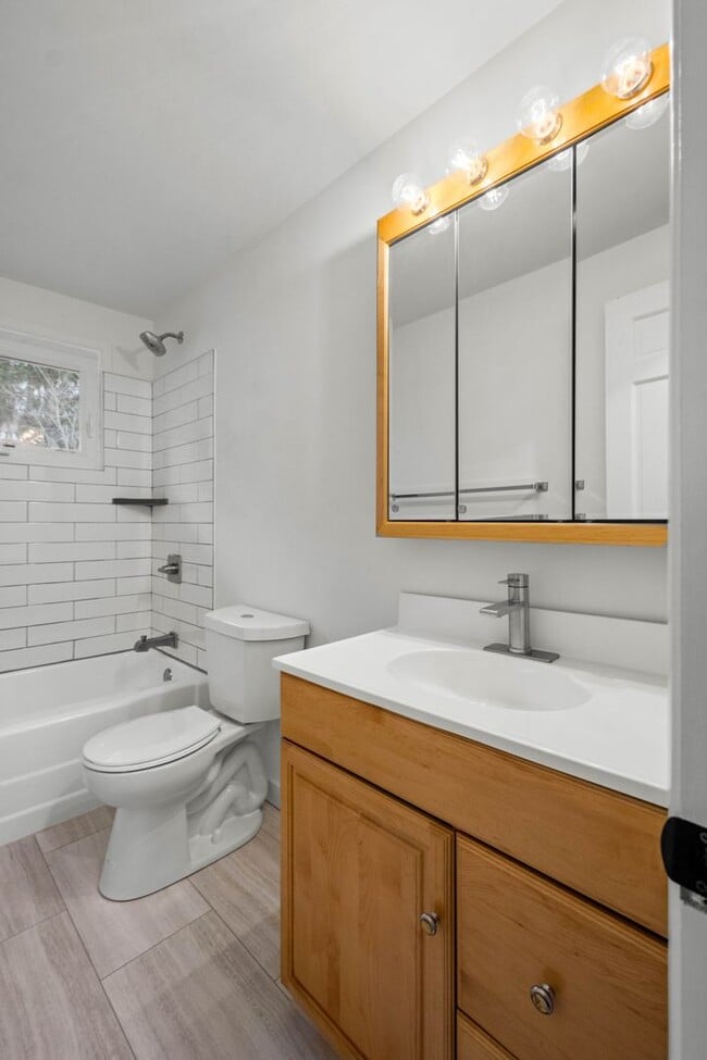 Building Photo - AVAILABLE JULY 1ST!! GORGEOUS 3 BED / 2 BATH HOME IN PENN HILLS!