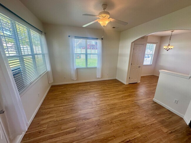 Building Photo - 6345 Chardonnay St