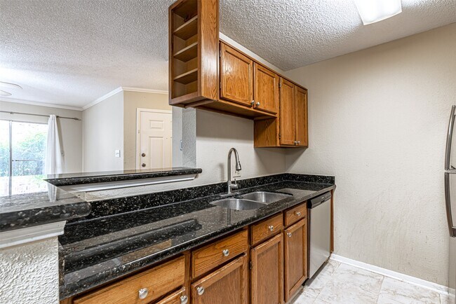 Building Photo - 2121 Hepburn St