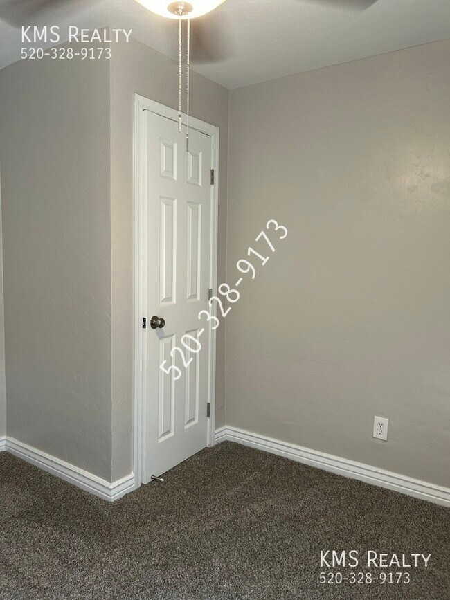 Building Photo - 302 E District St