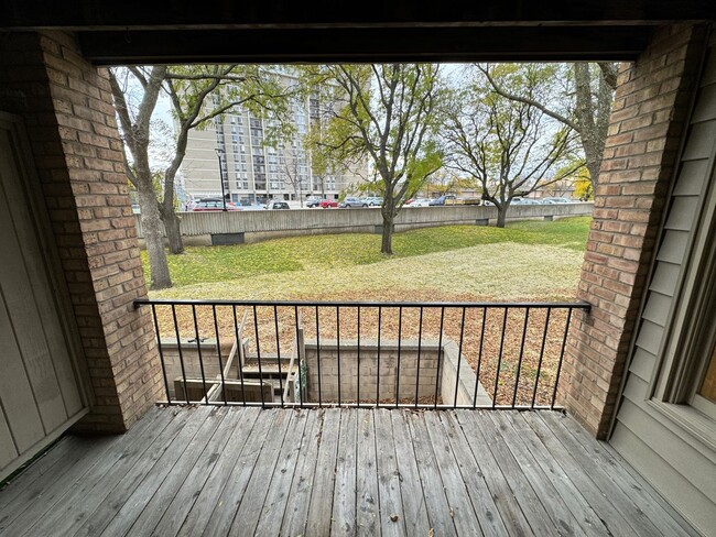 Building Photo - Colony Way Condo! Cable Included! All Bran...