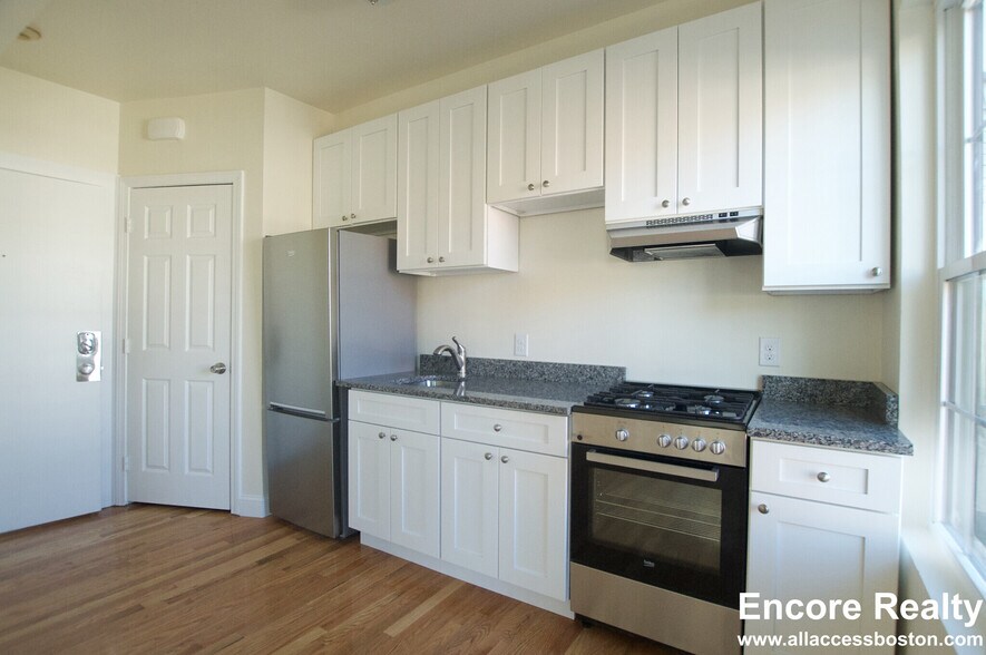 Building Photo - 501 E Broadway