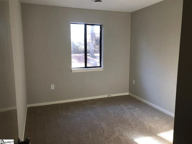 Building Photo - 100 Buttercup Way