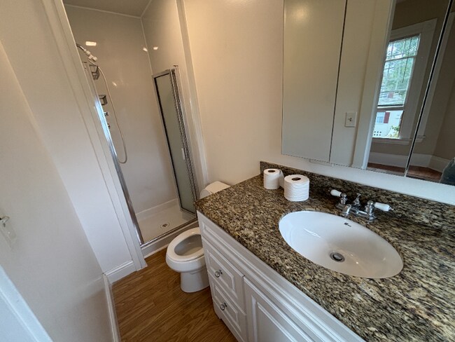 Building Photo - 931 Chestnut St