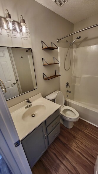 Guest Bath - 307 Smallwood Ct