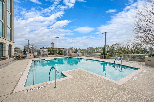 Building Photo - 2795 Peachtree Rd NE