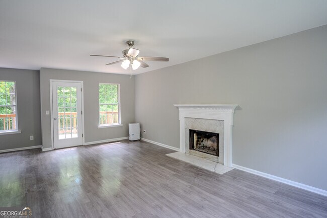 Building Photo - 3043 Saddle Creek Dr