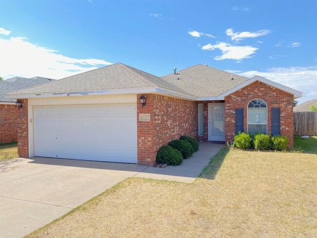 Building Photo - Beautiful 3/2/2 Home Available July!!