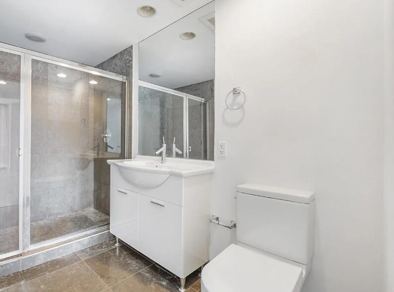 Building Photo - 475 Brickell Ave