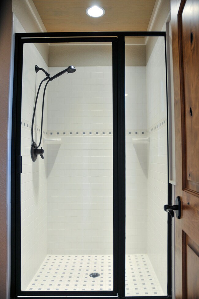 Building Photo - Beautiful Mountain home in Balsam Mountain Preserve Community $3500 a month with year-long lease