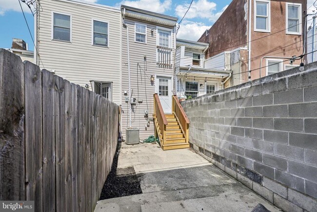 Building Photo - 49 E Heath St
