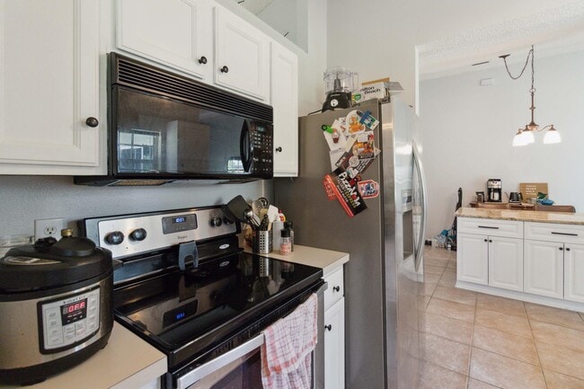 Building Photo - 1007 Jacaranda Cir