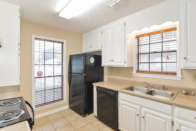 Building Photo - 414 Woodhaven Ct