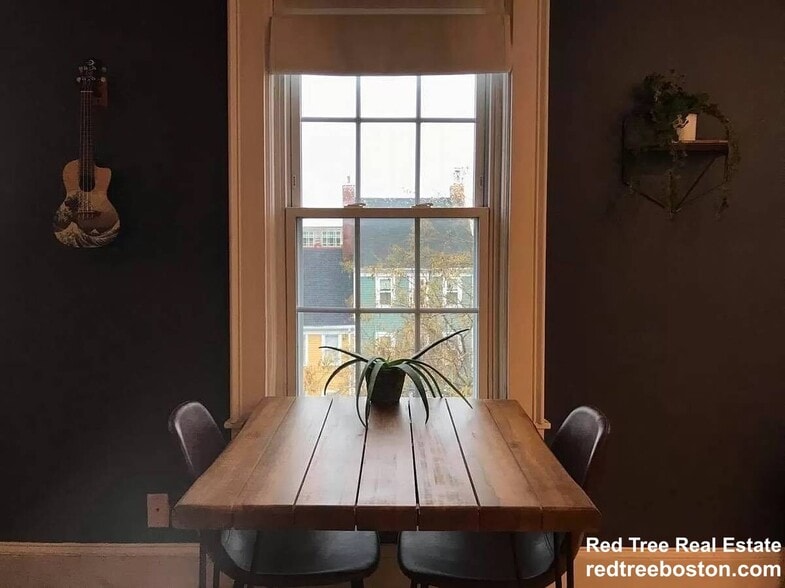 Building Photo - 445 Main St