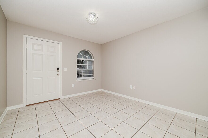 Building Photo - 17027 Ongar Ct