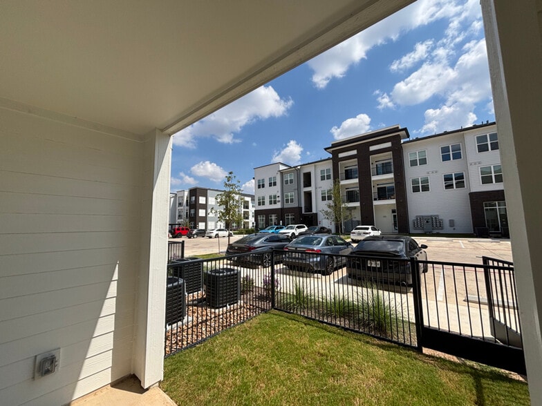 Building Photo - 1301 Leah Ave