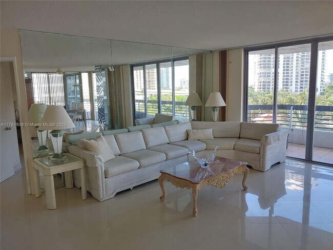 Building Photo - 19101 NE 36th Pl