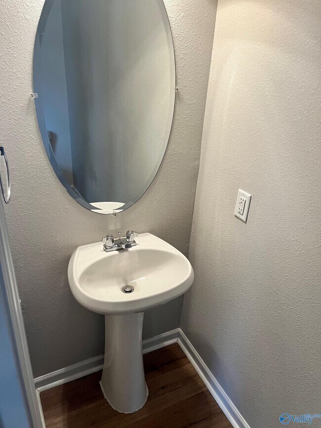 Building Photo - 193 Cloverbrook Dr