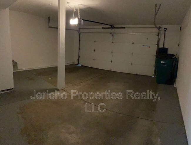 Building Photo - 32 N Harlan St