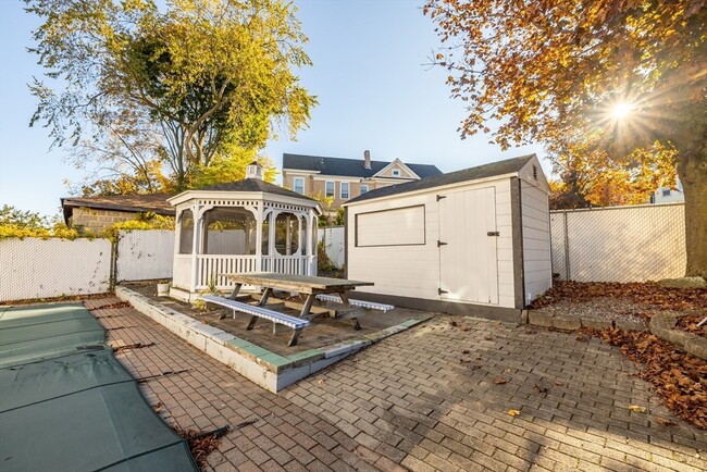 Building Photo - 151 Methuen St