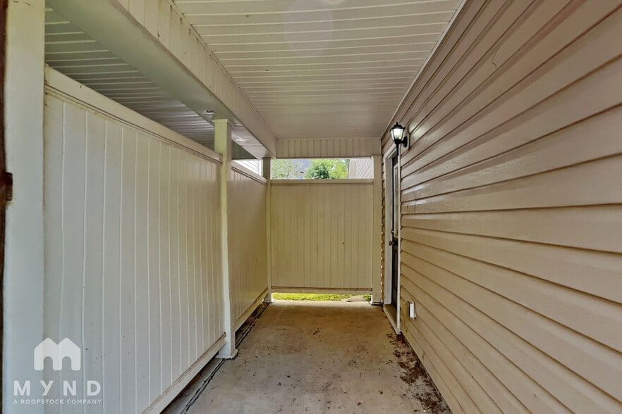 Building Photo - 6132 Hickory Ln Dr