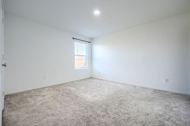 Building Photo - Well-Maintained Home in Princeton – Comfortable Living in a Growing Area