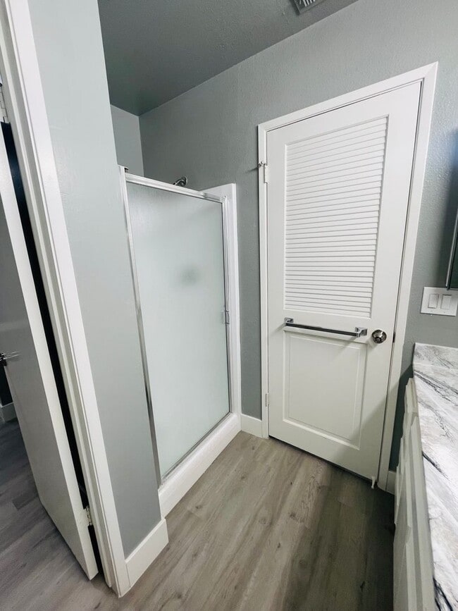 Building Photo - Completely Renovated 2-Bed/1.5 Bath Condo ...