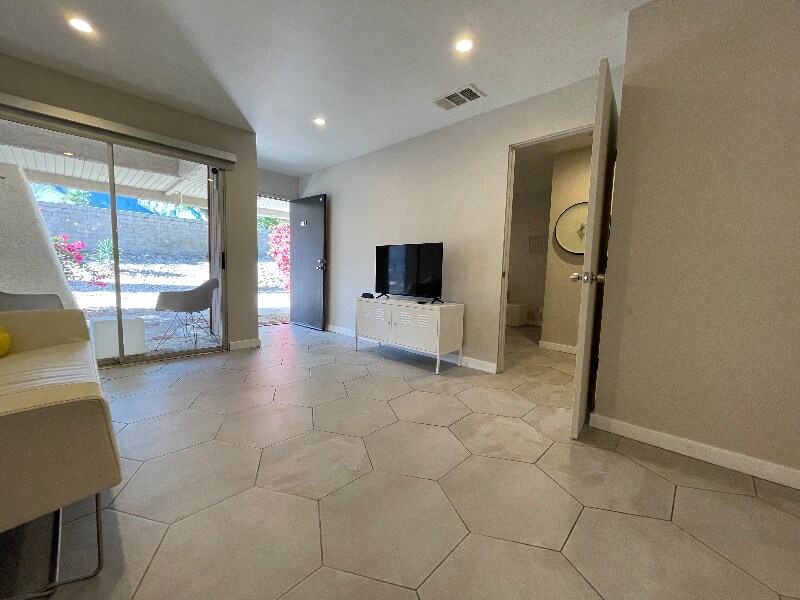 Building Photo - 2825 N Los Felices Rd