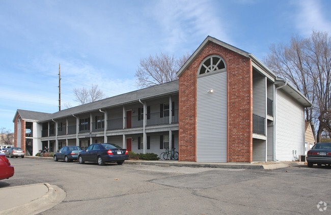 Primary Photo - Campus Corner