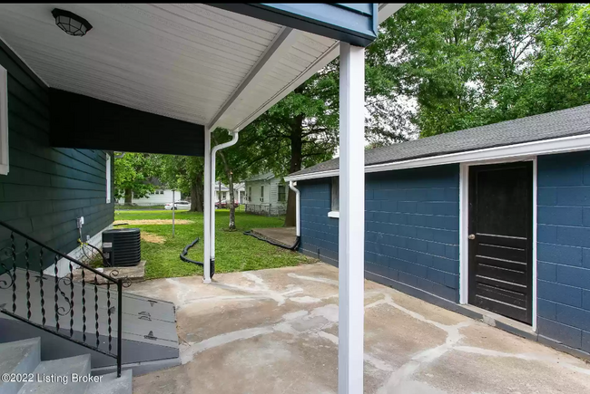 Covered side porch, patio & garage - 3100 Montana Ave