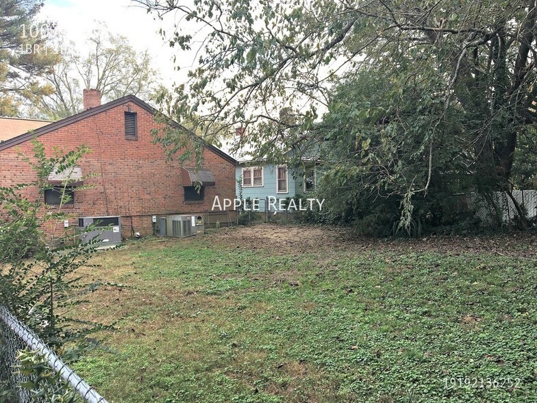 Building Photo - 1007 1/2 Rosehill Ave.