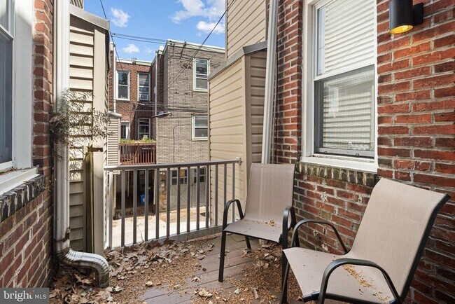 Building Photo - 881 N 21st St