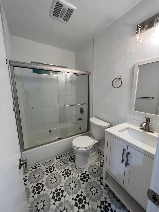Building Photo - 17204 Crenshaw Blvd