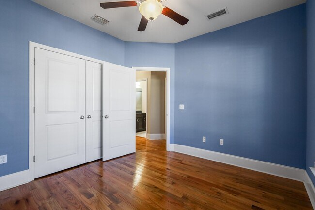 Building Photo - 2561 Lantana Ln