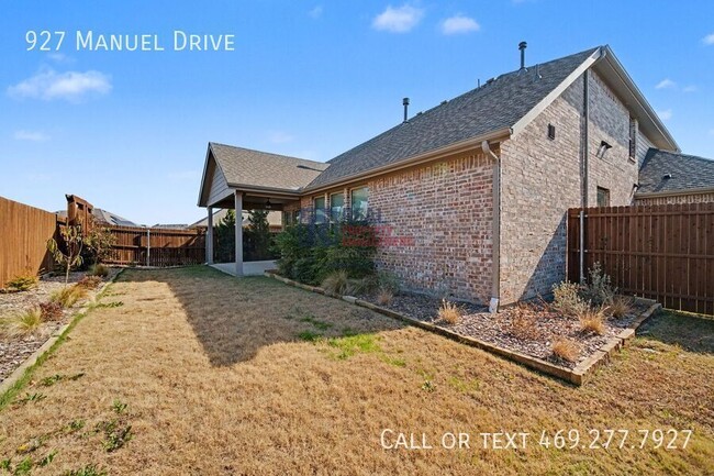 Building Photo - 927 Manuel Dr