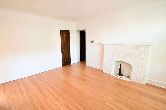 Building Photo - 2421 W Ardmore Ave