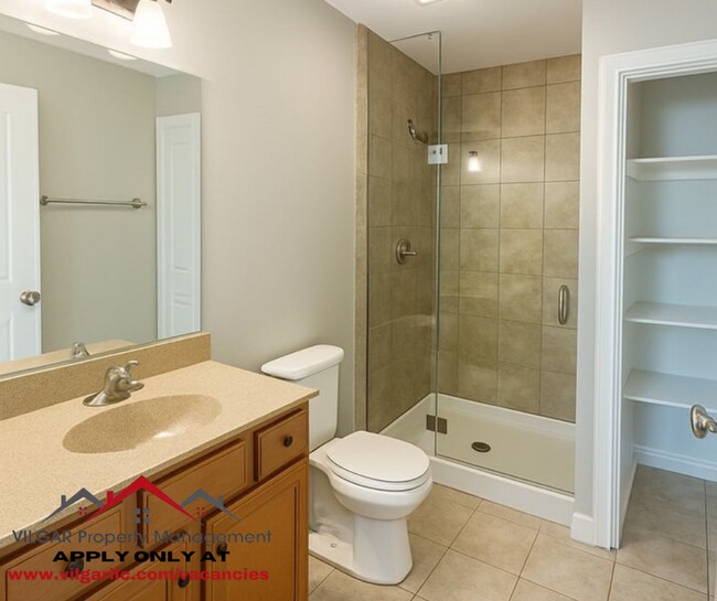 Building Photo - New & Updated! 2BR/2BA w/ Fireplace, Garag...