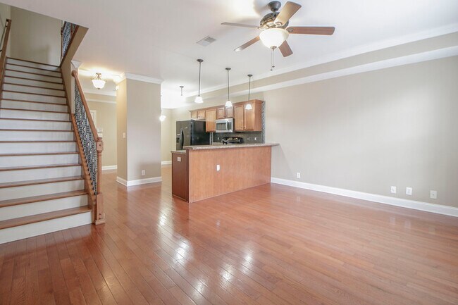 Building Photo - 605 Anderson Dr