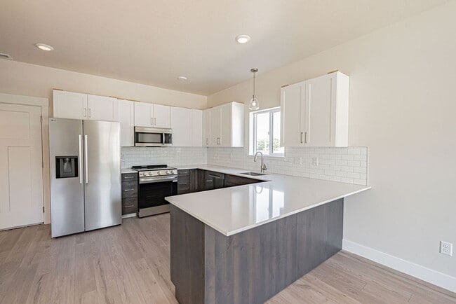 Building Photo - Teton River Townhomes