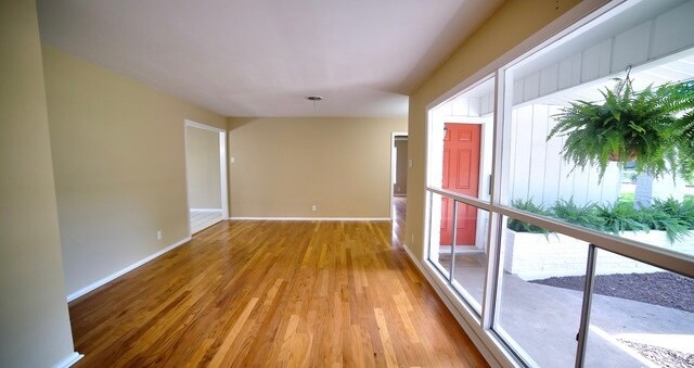 Building Photo - 2119 Flamingo Dr