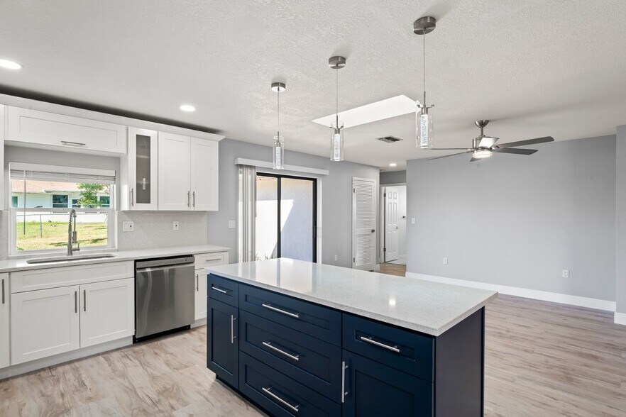 Building Photo - 8312 Roxboro Dr