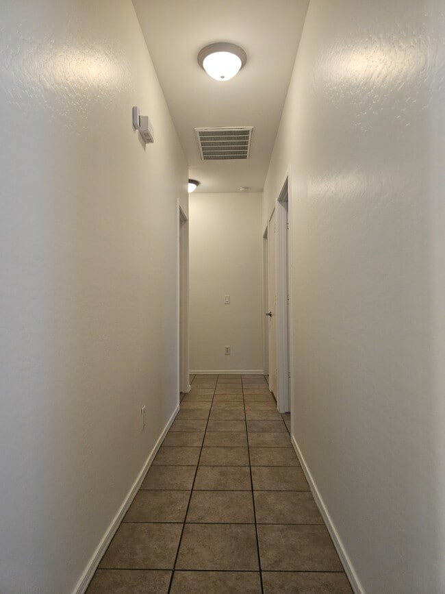 Building Photo - 2300 E Magma Rd