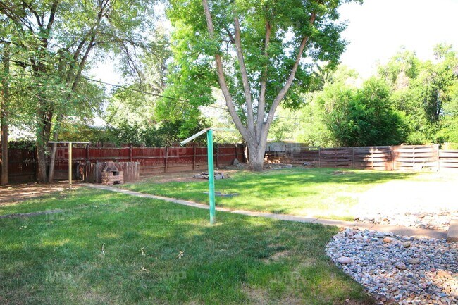 Building Photo - 609 W Prospect Rd